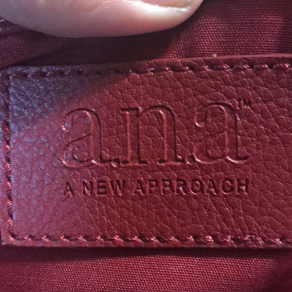 🌞3/$25 . Red purse - Picture 5 of 7